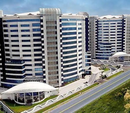 7 Star Weekend Studio At Rajhans Belliza By Global Hospitality Σουράτ Εξωτερικό φωτογραφία
