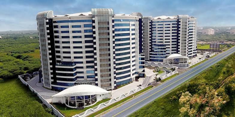 7 Star Weekend Studio At Rajhans Belliza By Global Hospitality Σουράτ Εξωτερικό φωτογραφία